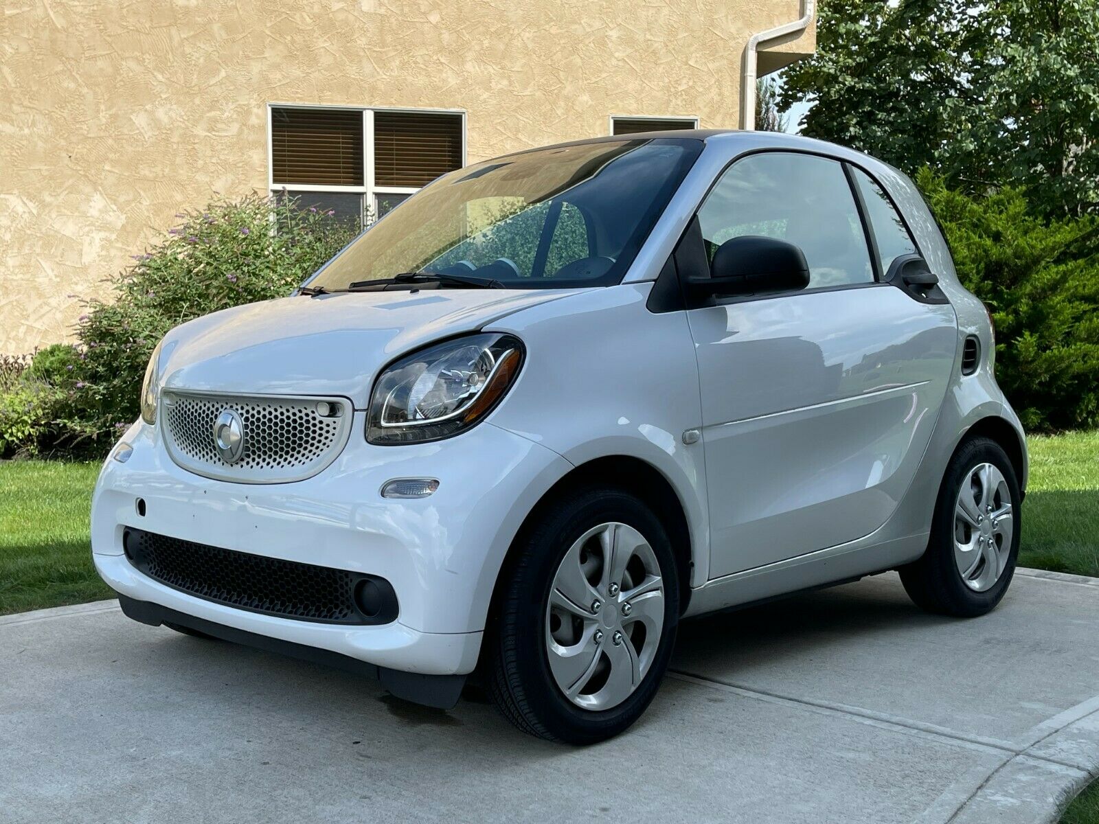 2016 Smart Fortwo Passion Coupe 2016 Smart Fortwo Passion Coupe Low Miles 9,900 Clean Title