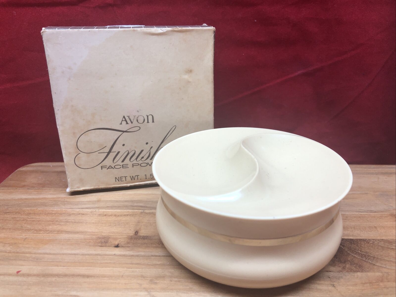 Avon Translucent Finishing Face Powder Art Deco Plastic Compact Case Nos Vtg